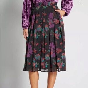 Modcloth Meow Bouquet Pleated Chiffon Swing Skirt Black Floral Button Front Sz 2